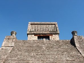Central-Mexico-Tour-Teotihuacan-tenayuca-pyramid