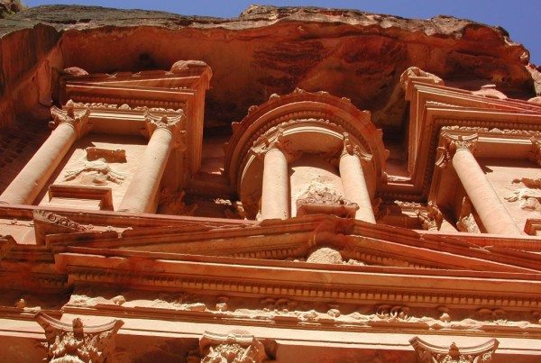 Grandeurs-Petra-Splendors-Jordan-Tour-Ain-Ghazal-statue-Treasury-roof