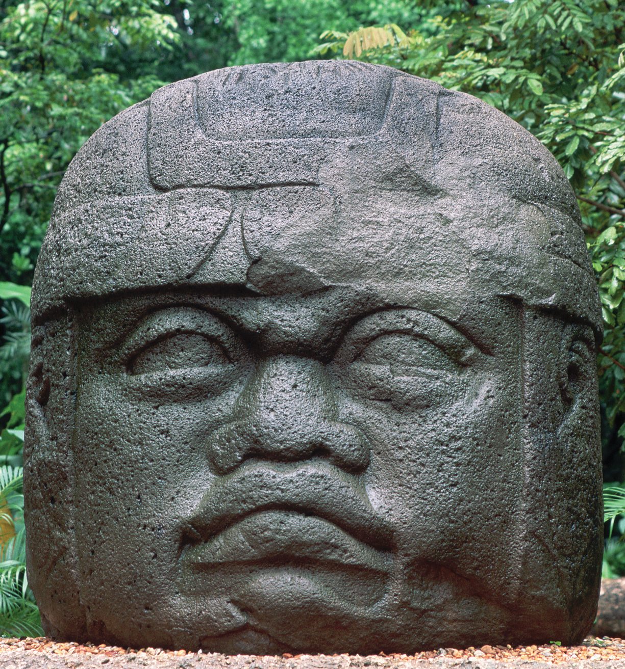 La Venta Olmec head (Photo: farhorizons.com)